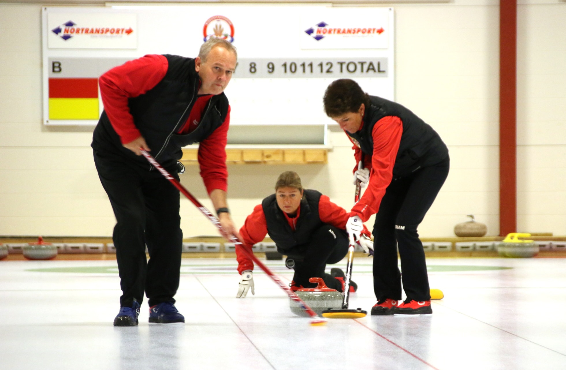 Gjestene tok første napp i vandrepokalen